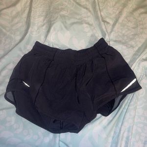 Lululemon low-rise hotty hot shorts
